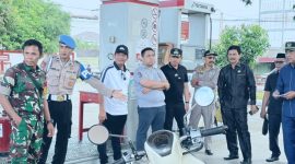 Anggota DPRD Tanah Bumbu bersama aparat dan instansi terkait melakukan monitoring penyaluran BBM subsidi di SPBU Pagatan dan SPBU Sungai Loban, Jumat (08/05/2026).