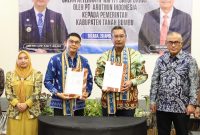 Penyerahan hibah Jalan Alternatif KM 171 dari PT Arutmin Indonesia sekaligus meresmikan SLB Satui Cerdas di Kecamatan Satui, Selasa (28/04/2026).