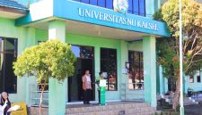 Civitas akademika UNUKASE turut ambil bagian dalam pelaksanaan upacara bendera dalam rangka memperingati Hari Pendidikan Nasional