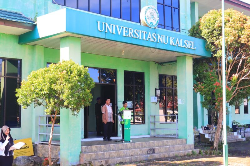Civitas akademika UNUKASE turut ambil bagian dalam pelaksanaan upacara bendera dalam rangka memperingati Hari Pendidikan Nasional