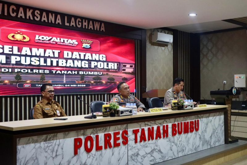 Tim Puslitbang Mabes Polri saat melaksanakan kegiatan penelitian terkait penanganan unjuk rasa di Polres Tanah Bumbu, Senin (04/05/2026).