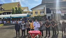 Bupati Tanah Laut memimpin upacara gabungan dalam rangka memperingati Hari Otonomi Daerah (Otoda) ke-30 sekaligus Hari Pendidikan Nasional (Hardiknas) 2026. (Pelitanusantara.net/Diyan).