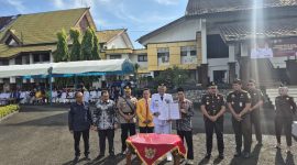 Bupati Tanah Laut memimpin upacara gabungan dalam rangka memperingati Hari Otonomi Daerah (Otoda) ke-30 sekaligus Hari Pendidikan Nasional (Hardiknas) 2026. (Pelitanusantara.net/Diyan).