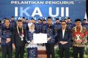 Pelantikan pengurus IKA UII Kalimantan Selatan periode 2026–2031 di Banjarmasin, Selasa (05/05/2026), dihadiri jajaran alumni, pemerintah daerah, dan tokoh nasional sebagai bentuk penguatan sinergi SDM, digitalisasi, dan investasi daerah.