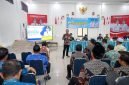 Kepala DPMD Tanah Bumbu, Samsir, menyampaikan materi dalam Sosialisasi Aksi Rumah Damai yang diikuti perwakilan desa dari tujuh kecamatan di Kabupaten Tanah Bumbu, 6–7 Mei 2026.