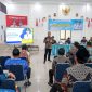 Kepala DPMD Tanah Bumbu, Samsir, menyampaikan materi dalam Sosialisasi Aksi Rumah Damai yang diikuti perwakilan desa dari tujuh kecamatan di Kabupaten Tanah Bumbu, 6–7 Mei 2026.