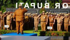 Kepala Dinas PUPRP Tanah Laut, Syakhril Hadrianadi memberikan sambutan pada apel gabungan, Senin (11/05/2026).