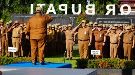 Kepala Dinas PUPRP Tanah Laut, Syakhril Hadrianadi memberikan sambutan pada apel gabungan, Senin (11/05/2026).