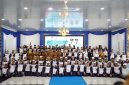 Sekretaris Daerah Tanah Bumbu, Yulian Herawati bersama jajaran Disbudporapar, pelatih, official, dan atlet pelajar berfoto bersama usai pelepasan Kontingen Tanah Bumbu untuk mengikuti POPDA Kalimantan Selatan 2026 di Pendopo Kantor Bupati Batulicin, Selasa (12/05/2026).