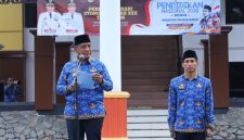 Wakil Bupati Tanah Laut, H. Muhammad Zazuli, memimpin apel gabungan yang digelar di halaman Kantor Bupati Tanah Laut, Senin (18/05/2026).