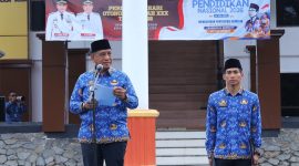 Wakil Bupati Tanah Laut, H. Muhammad Zazuli, memimpin apel gabungan yang digelar di halaman Kantor Bupati Tanah Laut, Senin (18/05/2026).