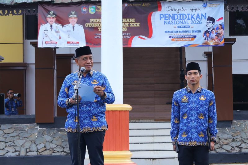 Wakil Bupati Tanah Laut, H. Muhammad Zazuli, memimpin apel gabungan yang digelar di halaman Kantor Bupati Tanah Laut, Senin (18/05/2026).