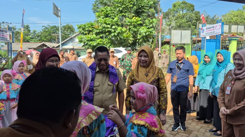 Suasana kebersamaan jajaran Pemkab Tanah Laut, Tim Penilai TPK2D Provinsi Kalsel, para kader PKK, Posyandu, serta warga Desa Damar Lima, Kecamatan Batu Ampar, Selasa (19/05/2026).