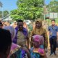 Suasana kebersamaan jajaran Pemkab Tanah Laut, Tim Penilai TPK2D Provinsi Kalsel, para kader PKK, Posyandu, serta warga Desa Damar Lima, Kecamatan Batu Ampar, Selasa (19/05/2026).