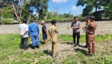 Warga komplek pelita 2 Kelurahan Guntung Manggis, Kota Banjarbaru dengan membuat surat pernyataan penolakan alkah baru
