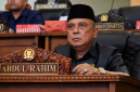 Ketua Badan Kehormatan DPRD Tanah Bumbu, Abdul Rahim, saat mengikuti rapat di ruang sidang DPRD Tanah Bumbu.