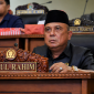 Ketua Badan Kehormatan DPRD Tanah Bumbu, Abdul Rahim, saat mengikuti rapat di ruang sidang DPRD Tanah Bumbu.