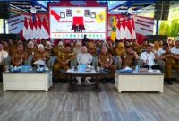 Wakil Bupati Tanah Laut HM Zazuli bersama jajaran pemerintah daerah dan pemangku kepentingan mengikuti peresmian penyelesaian Program Inpres Jalan Daerah Tahun Anggaran 2025 yang dipimpin Presiden Republik Indonesia secara virtual di Kediaman Gubernur Kalimantan Selatan, Banjarmasin Selatan, Selasa (23/06/2026).