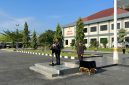 Kapolres Tanah Bumbu AKBP Arief Prasetya memimpin upacara peringatan Hari Lahir Pancasila 2026 di Lapangan Apel Polres Tanah Bumbu, Senin (01/0/2026).