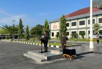 Kapolres Tanah Bumbu AKBP Arief Prasetya memimpin upacara peringatan Hari Lahir Pancasila 2026 di Lapangan Apel Polres Tanah Bumbu, Senin (01/0/2026).