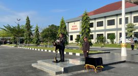 Kapolres Tanah Bumbu AKBP Arief Prasetya memimpin upacara peringatan Hari Lahir Pancasila 2026 di Lapangan Apel Polres Tanah Bumbu, Senin (01/0/2026).