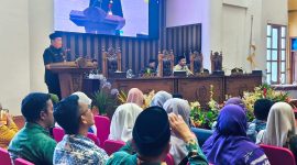 Bupati Tanah Bumbu melalui Asisten II Eryanto Rais memaparkan capaian pengelolaan keuangan daerah, termasuk raihan WTP ke-13 berturut-turut dan SILPA Tahun Anggaran 2025 di ruang sidang utama, Kamis (11/06/2026).