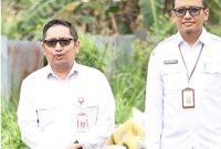 Kepala DPRKPLH Tanah Laut Gt. Erzandi bersama jajaran turun langsung menindaklanjuti laporan masyarakat terkait penumpukan sampah liar di kawasan belakang Kuburan Muslimin, Pelaihari.
