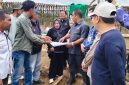 Anggota DPRD Tanah Bumbu bersama jajaran Pemkab Tanah Bumbu meninjau langsung progres pembangunan jembatan penghubung Satui Barat–Desa Jombang di kawasan Batulaki, Kecamatan Satui, Jumat (12/06/2026).