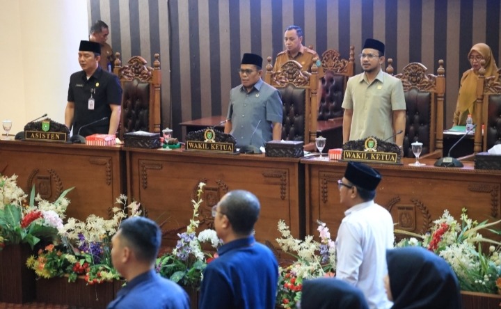 Suasana Rapat Paripurna DPRD Tanah Bumbu di Ruang Sidang Utama, Senin (15/06/2026).