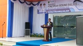 Bupati Tanah Bumbu Andi Rudi Latif menyampaikan pidato saat peresmian Gedung Dialisis RSUD dr. Andi Abdurrahman Noor, Senin (01/06/2026).