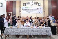 Peserta pelatihan digital marketing bagi pelaku usaha mikro berfoto bersama usai kegiatan yang digelar Dinas Koperasi, Usaha Mikro, Perdagangan dan Perindustrian (Diskumdagri) Kabupaten Tanah Bumbu di Aula Kantor Kelurahan Gunung Tinggi, Kecamatan Batulicin, Rabu (03/06/2026).