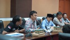 RDP Komisi II DPRD Tanah Bumbu membahas polemik pembelian solar subsidi bagi nelayan Batulicin, Tanah Bumbu, Kamis (04/06/2026).