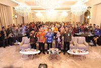 Bupati Tanah Bumbu Andi Rudi Latif meluncurkan Aplikasi Si-Tegar BerAKSI saat kegiatan sosialisasi ketenagakerjaan di Simpang Empat, Kamis (04/06/2026).