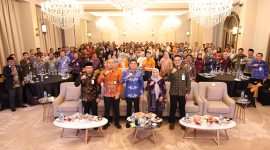 Bupati Tanah Bumbu Andi Rudi Latif meluncurkan Aplikasi Si-Tegar BerAKSI saat kegiatan sosialisasi ketenagakerjaan di Simpang Empat, Kamis (04/06/2026).