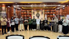 Rektor Universitas UNUKASE, Dr. Ir. H. Abrani Sulaiman, M.Sc., menghadiri audiensi bersama Menteri Pelindungan Pekerja Migran Indonesia