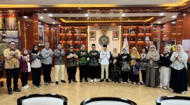 Rektor Universitas UNUKASE, Dr. Ir. H. Abrani Sulaiman, M.Sc., menghadiri audiensi bersama Menteri Pelindungan Pekerja Migran Indonesia