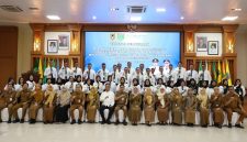 Peserta Pelatihan Kepemimpinan Pengawas (PKP) Angkatan IV Tahun 2026 Pemerintah Kabupaten Tanah Bumbu berfoto bersama usai pembukaan kegiatan di Badan Pengembangan Sumber Daya Manusia Daerah (BPSDMD) Provinsi Kalimantan Selatan, Banjarbaru, Selasa (09/06/2026).