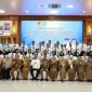 Peserta Pelatihan Kepemimpinan Pengawas (PKP) Angkatan IV Tahun 2026 Pemerintah Kabupaten Tanah Bumbu berfoto bersama usai pembukaan kegiatan di Badan Pengembangan Sumber Daya Manusia Daerah (BPSDMD) Provinsi Kalimantan Selatan, Banjarbaru, Selasa (09/06/2026).