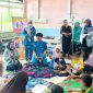 Anak-anak penyandang leukemia di RSUD Ulin Banjarmasin diajak lebih rileks lewat bubble blowing therapy. Tim FKIK ULM melatih orang tua menggunakan terapi meniup gelembung sabun untuk membantu menurunkan kecemasan saat kemoterapi.