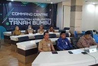 Jajaran Pemerintah Kabupaten Tanah Bumbu mengikuti secara virtual peresmian Mal Pelayanan Publik (MPP) oleh Menteri PANRB Rini Widyantini dari Command Centre Kantor Bupati Tanah Bumbu di Gunung Tinggi, Batulicin, Senin (15/06/2026).