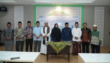 Rektor UNUKASE Dr. Ir. H. Abrani Sulaiman, M.Sc., menghadiri kegiatan Serah Terima Jabatan dan Pelantikan Dewan Direksi LPPOM Provinsi Kalsel