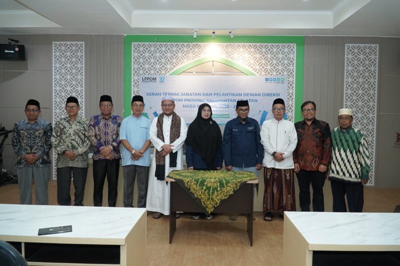 Rektor UNUKASE Dr. Ir. H. Abrani Sulaiman, M.Sc., menghadiri kegiatan Serah Terima Jabatan dan Pelantikan Dewan Direksi LPPOM Provinsi Kalsel