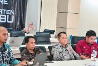 Jajaran Pemerintah Kabupaten Tanah Bumbu mengikuti kegiatan Validasi Hasil Pengukuran Indeks Pengelolaan Keuangan Daerah (IPKD) Tahun Anggaran 2024 Tahun Ukur 2025 secara virtual dari Ruang Digital Live Room Kantor Bupati Tanah Bumbu di Batulicin, Kamis (18/06/2026).