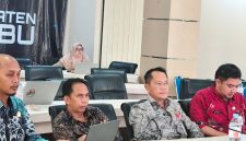 Jajaran Pemerintah Kabupaten Tanah Bumbu mengikuti kegiatan Validasi Hasil Pengukuran Indeks Pengelolaan Keuangan Daerah (IPKD) Tahun Anggaran 2024 Tahun Ukur 2025 secara virtual dari Ruang Digital Live Room Kantor Bupati Tanah Bumbu di Batulicin, Kamis (18/06/2026).