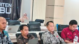 Jajaran Pemerintah Kabupaten Tanah Bumbu mengikuti kegiatan Validasi Hasil Pengukuran Indeks Pengelolaan Keuangan Daerah (IPKD) Tahun Anggaran 2024 Tahun Ukur 2025 secara virtual dari Ruang Digital Live Room Kantor Bupati Tanah Bumbu di Batulicin, Kamis (18/06/2026).