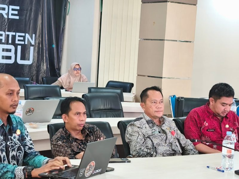 Jajaran Pemerintah Kabupaten Tanah Bumbu mengikuti kegiatan Validasi Hasil Pengukuran Indeks Pengelolaan Keuangan Daerah (IPKD) Tahun Anggaran 2024 Tahun Ukur 2025 secara virtual dari Ruang Digital Live Room Kantor Bupati Tanah Bumbu di Batulicin, Kamis (18/06/2026).
