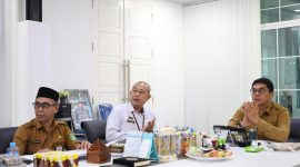 Bupati Tanah Bumbu Andi Rudi Latif mengikuti secara virtual peresmian pembangunan jalan daerah sepanjang 1.151 kilometer yang dipimpin Presiden Prabowo Subianto, didampingi jajaran pemerintah daerah dalam rangka penguatan konektivitas dan pembangunan infrastruktur nasional.