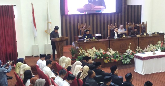 Suasana Rapat Paripurna DPRD Kabupaten Tanah Bumbu saat penyampaian pandangan akhir fraksi terkait Raperda Pertanggungjawaban Pelaksanaan APBD Tahun Anggaran 2025, Rabu (01/07/2026).