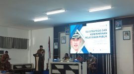 Bupati Tanah Laut H. Rahmat Trianto memberikan arahan saat membuka Pelatihan Kepemimpinan Pengawas (PKP) Angkatan V di Lingkungan Pemerintah Kabupaten Tanah Laut Tahun 2026 di Gedung Sarantang Saruntung, Pelaihari, Senin (13/07/2026).