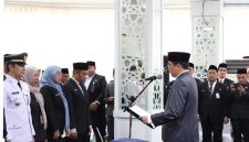 Bupati Tanah Bumbu Andi Rudi Latif melantik Pejabat Administrator dan Pengawas di lingkungan Pemerintah Kabupaten Tanah Bumbu di Kantor Bupati Batulicin, Rabu (01/07/2026).